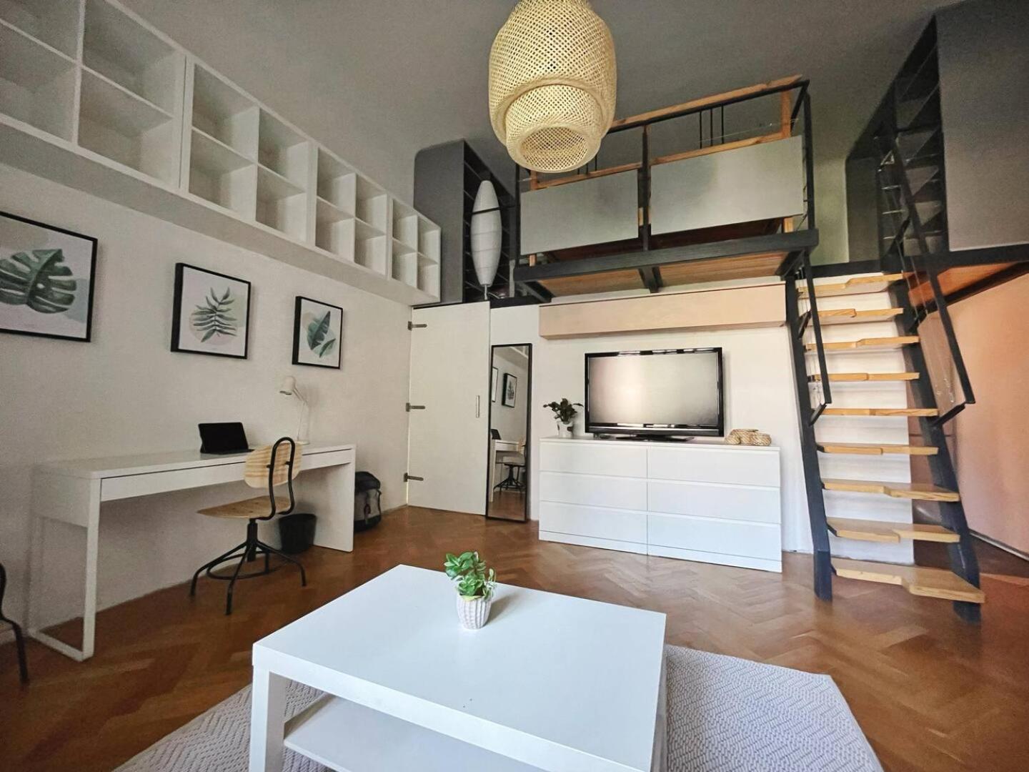 Netradicny Apartman V Centre บราติสลาวา ภายนอก รูปภาพ
