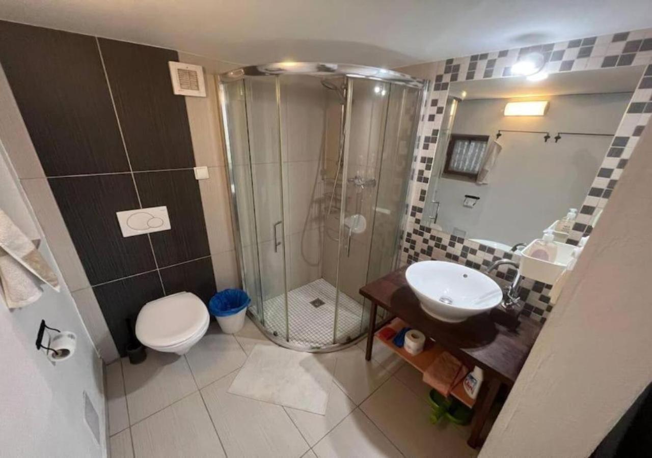 Netradicny Apartman V Centre บราติสลาวา ภายนอก รูปภาพ