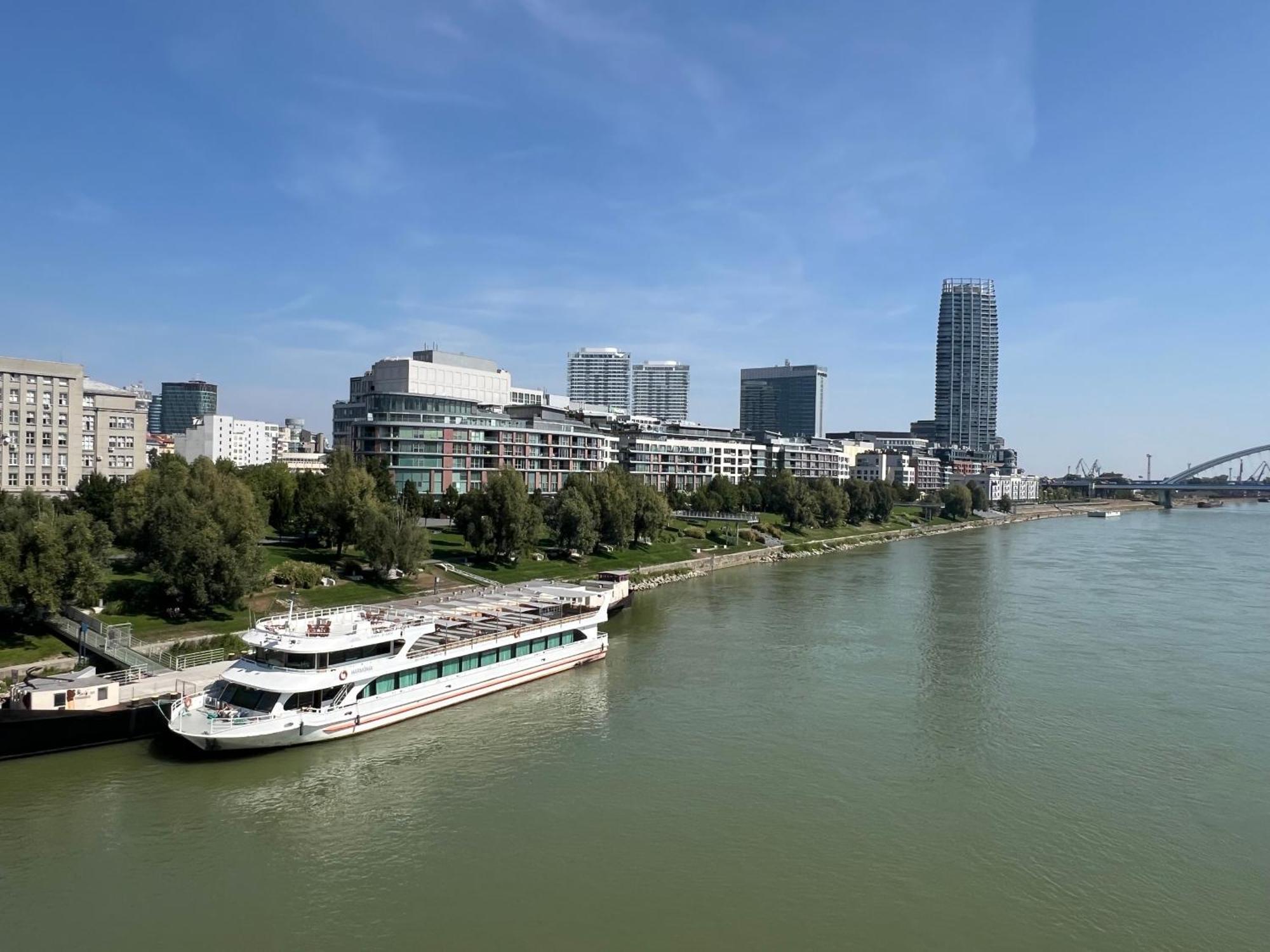 Netradicny Apartman V Centre บราติสลาวา ภายนอก รูปภาพ